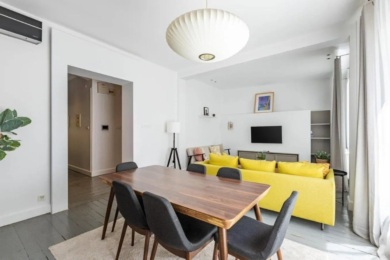 Bright Central Cool 2Bed 2 Bath Airy Home #353 Apartment